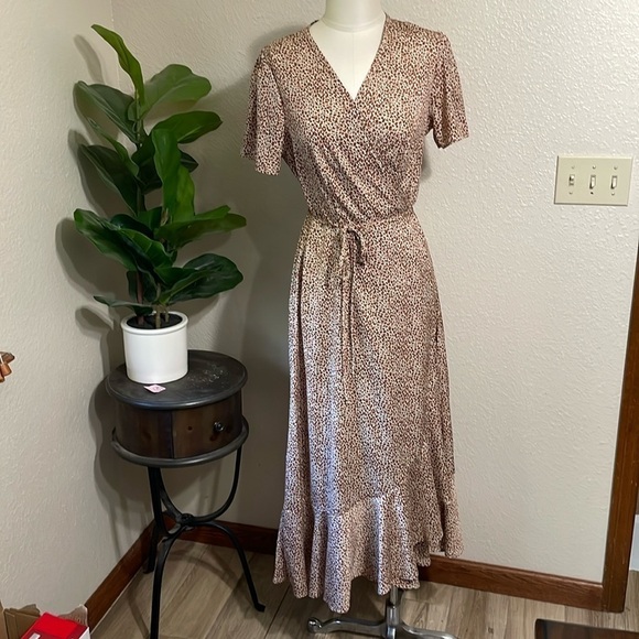 Pretty Garden Dresses & Skirts - Pretty Garden leop print wrap dress